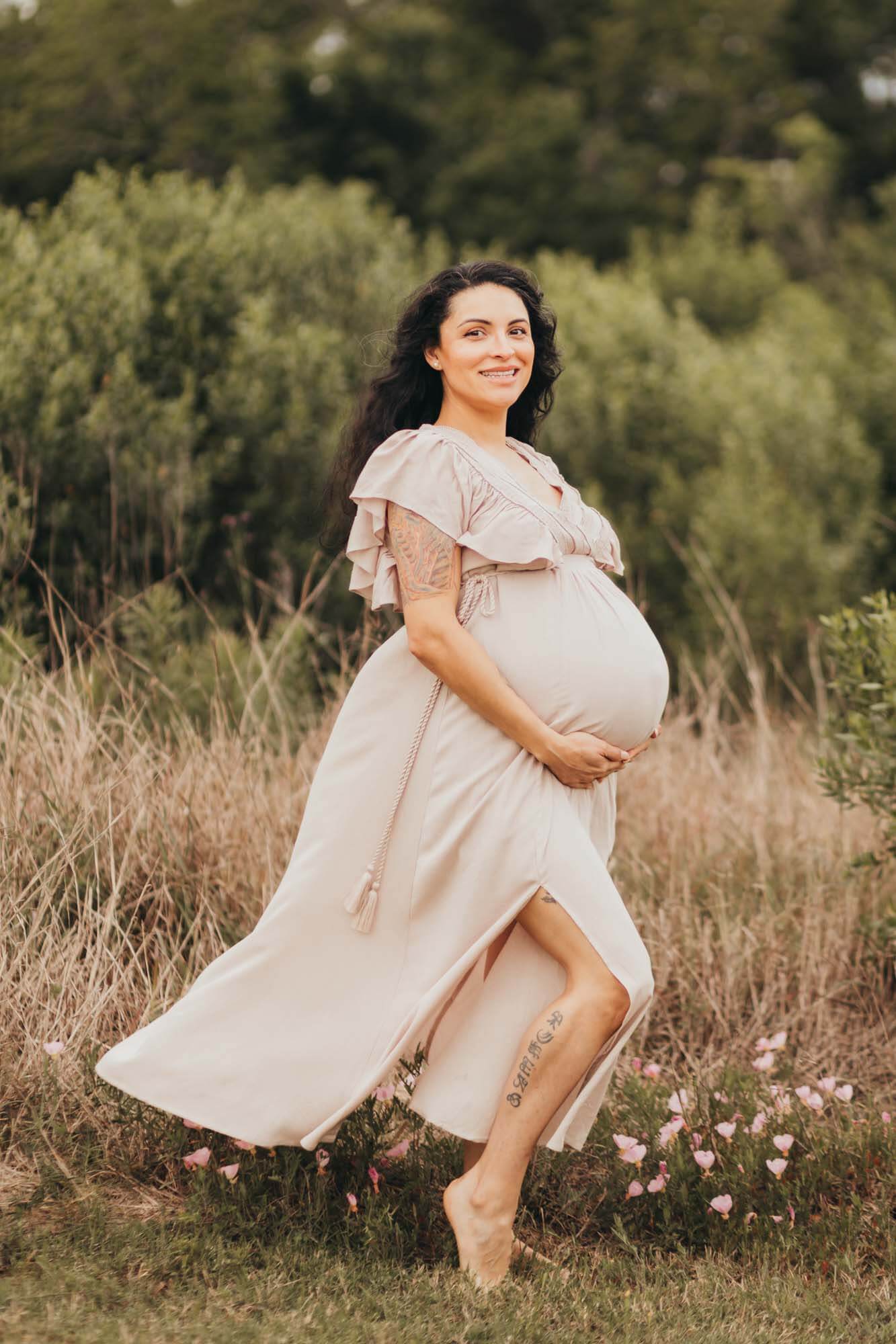 Expectant mom poses for Ally's Photography in Houston, to document her pregnancy journey.