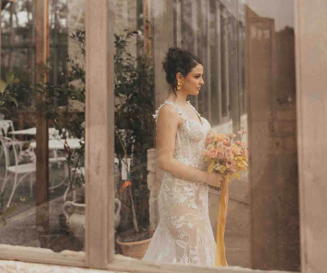 Life in rose farm is a perfect small Houston wedding venue for brides who want stunning, but intimate.